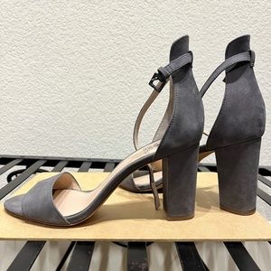 Vince Camuto 3.5" gray suede heels size 9